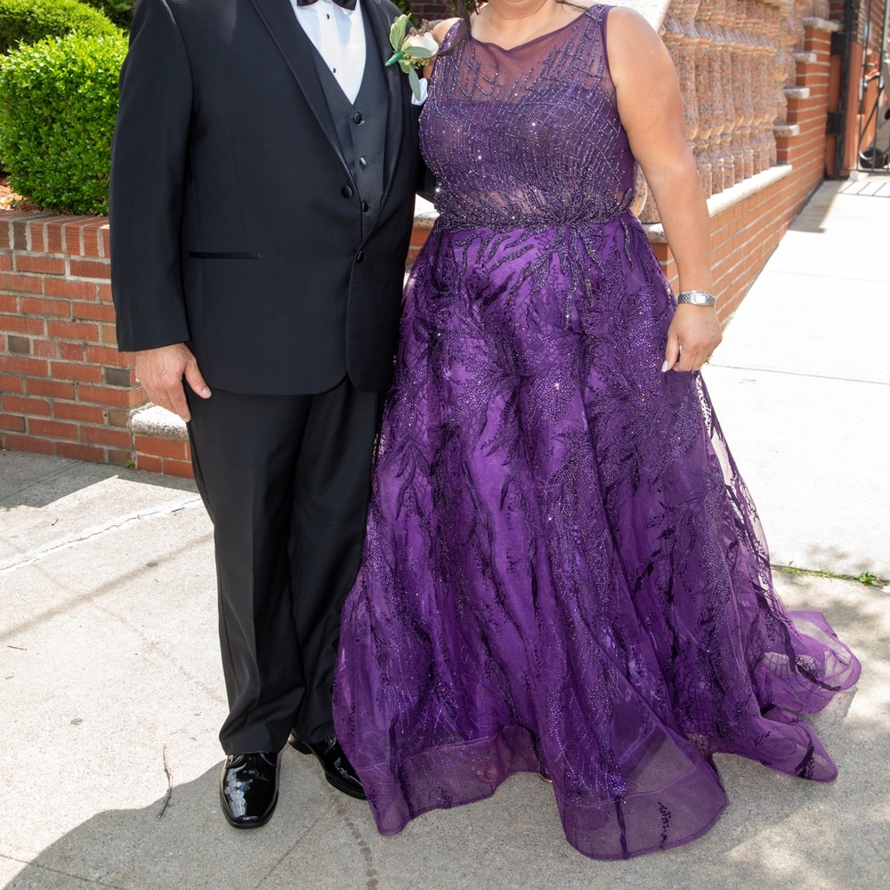 Mother of the Bride Gown - Picture 2 of 9